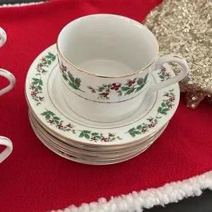 Gibson Housewares Gibson Holly Berry Dishes Gibson Christmas China Berries  Holly